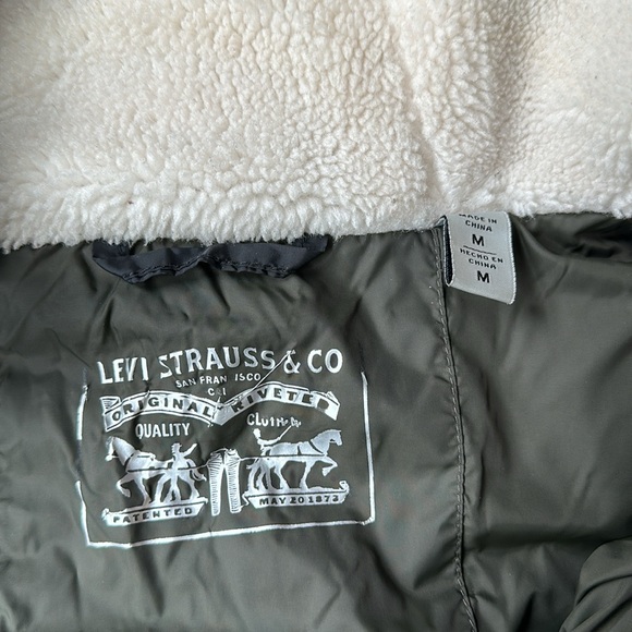 Levi’s Men’s Black Puffer Coat Size Medium - Picture 3 of 6